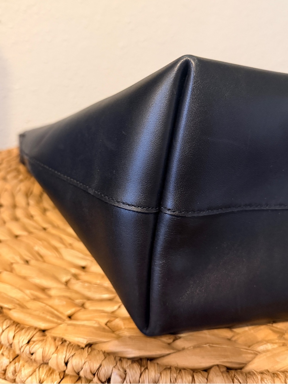 Madewell The Essential Bucket Tote with wallet - Picture 7 of 11